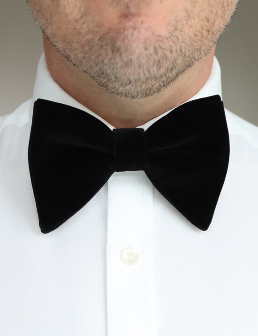 100% Velvet Oversized Bow Tie - Black