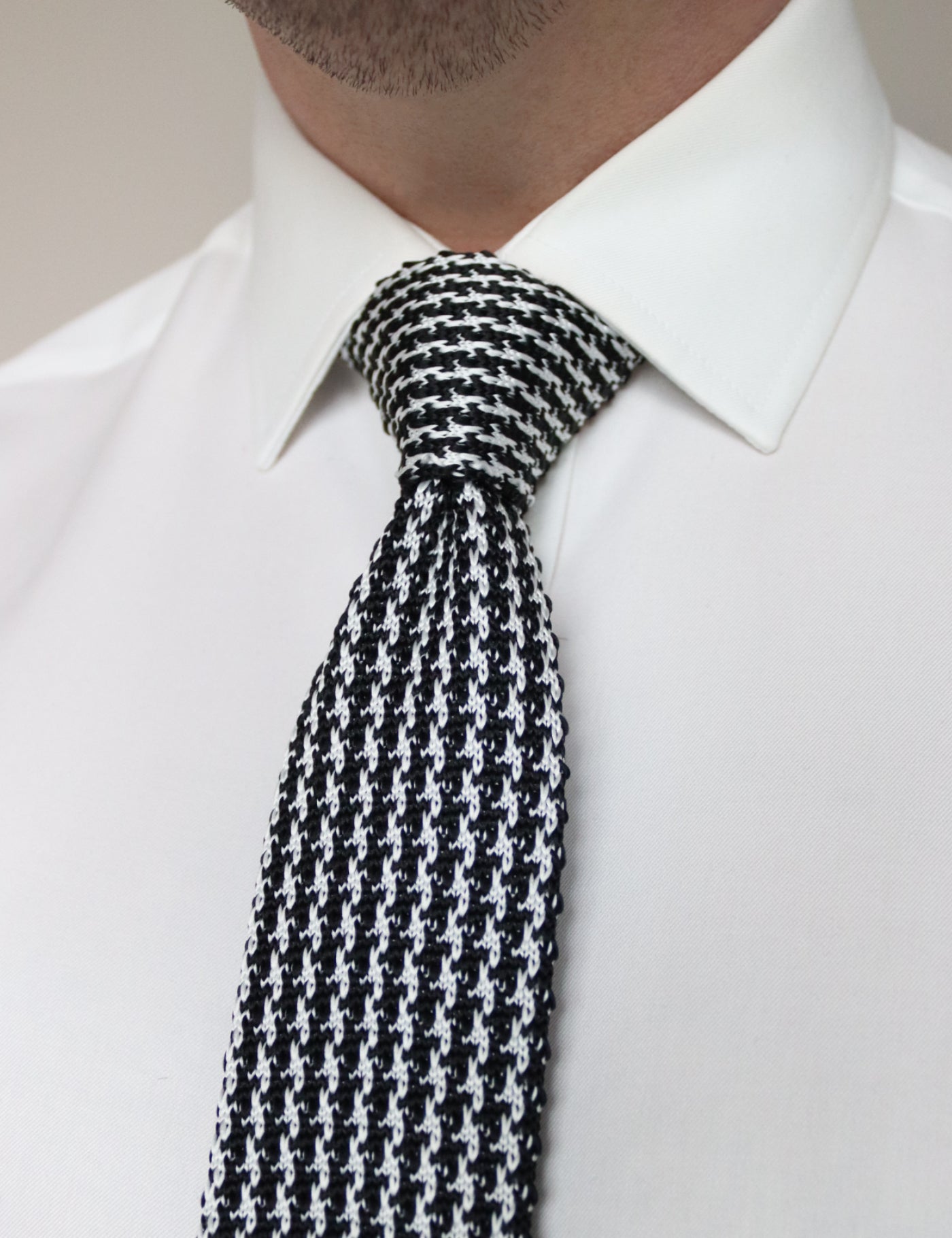 Houndstooth Design Knitted Tie With Square End - Black